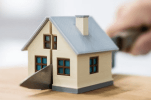 分居配偶独占住宅应该如何划分房屋收益？