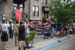 蒙特利尔房客街头抗议迫使房东取消加租决定