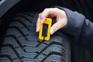 魁省警察局处罚冬季轮胎违规罚单量翻倍