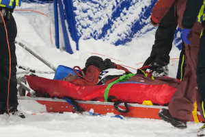 加拿大单板滑雪老将冬奥会首日训练中摔伤