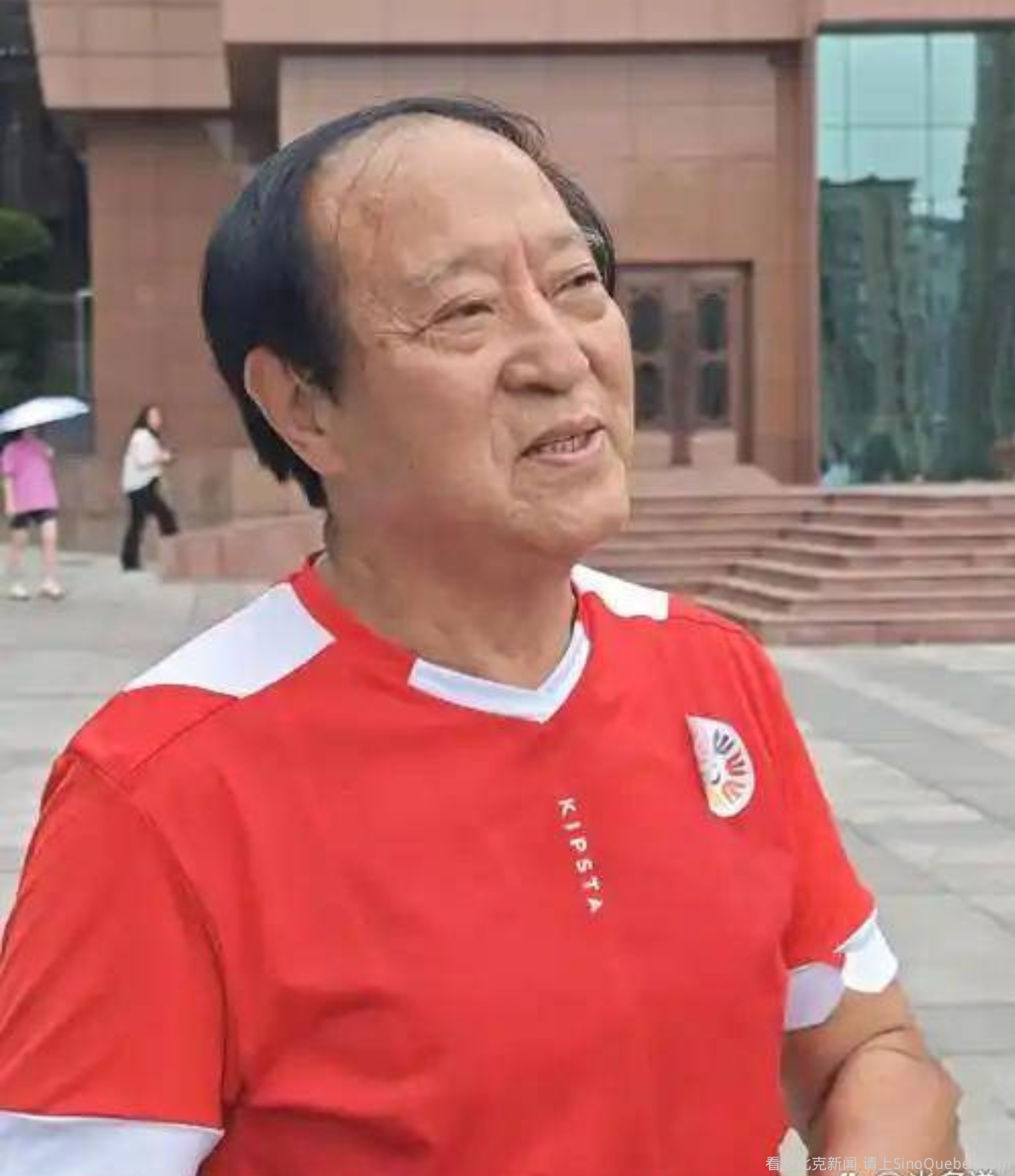 倾家荡产的牛群 竟被美国毕业的儿子稳稳接住