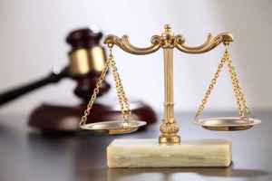 魁省女子假冒金融顾问诈骗好友获刑6个月
