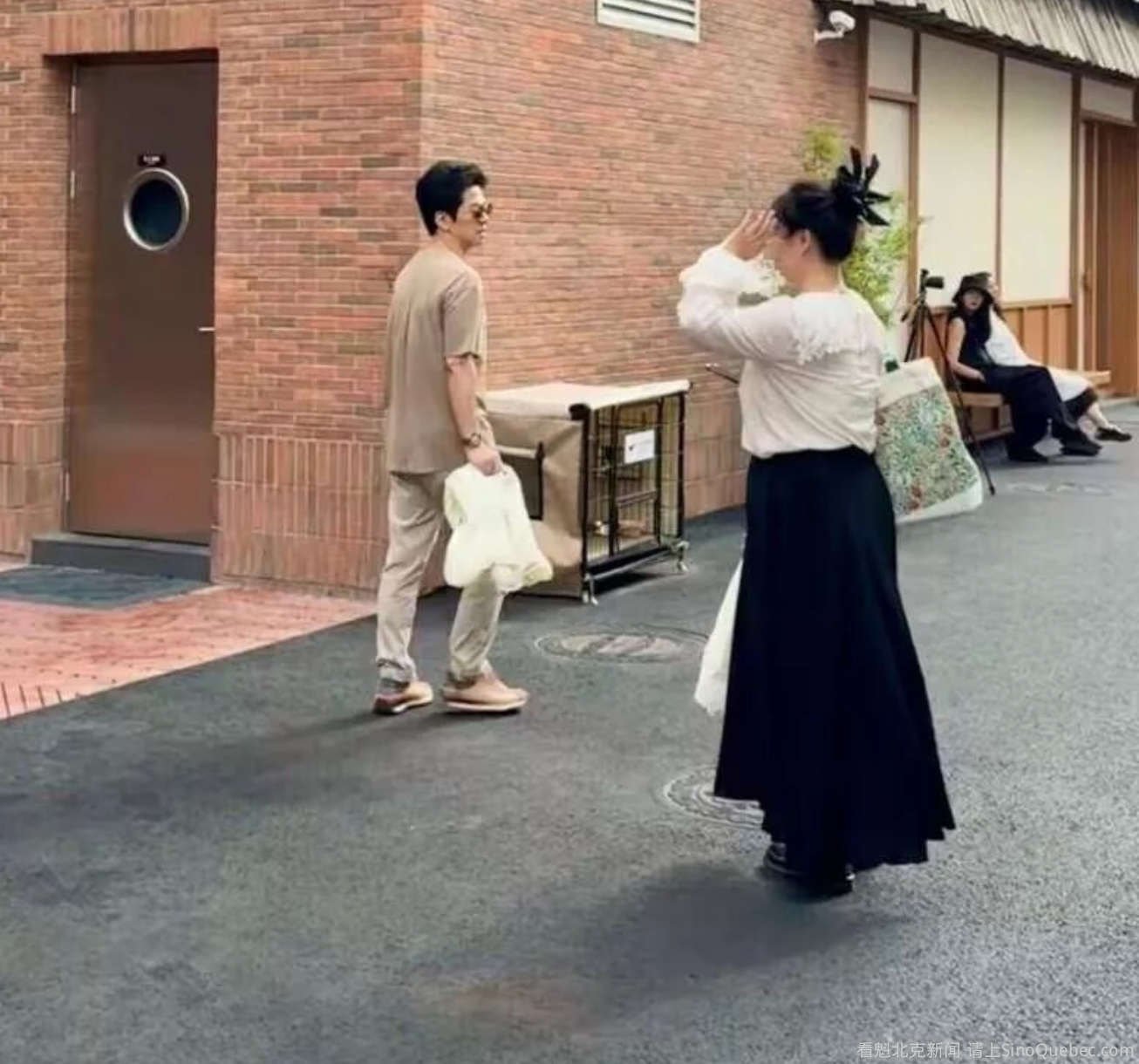 李健夫妇现身阿那亚！孟小蓓体态丰盈