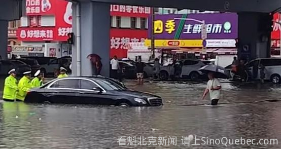 中国“冰城”哈尔滨降暴雨 中央大街淹成大河(视频)